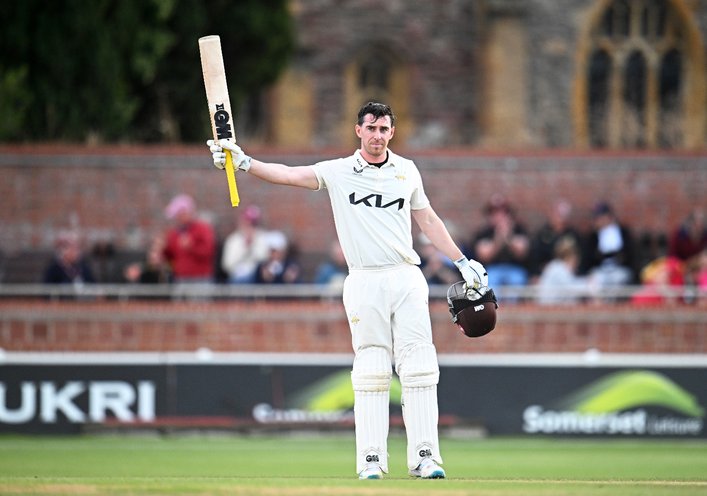 Dan Lawrence ton hits Somerset title hopes