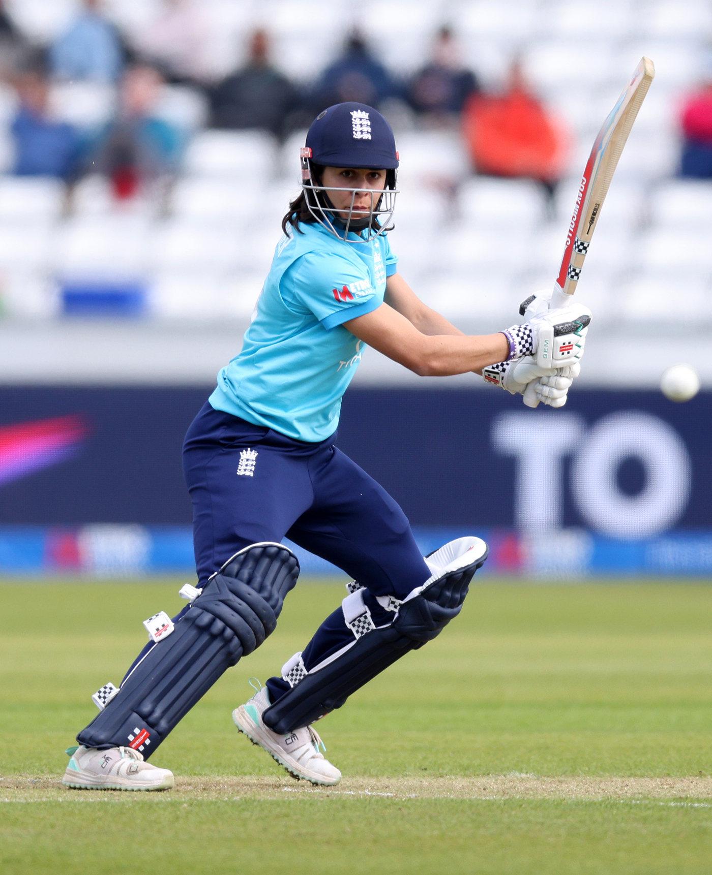 England bowl, Bouchier opens; Tector and Kelly back for Ireland